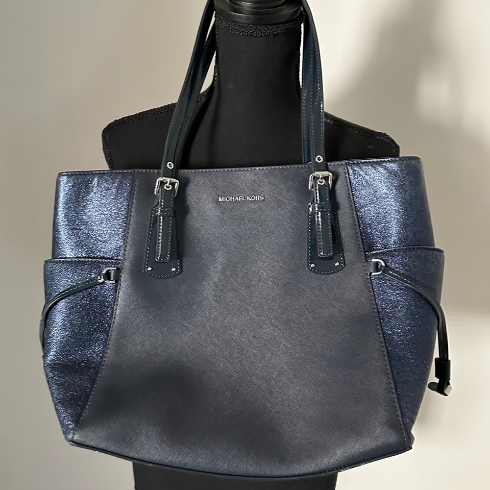 MICHAEL KORS Navy Metallic Voyager East West Tote
